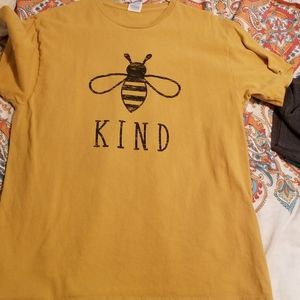 Unisex Large Bee Kind Tee